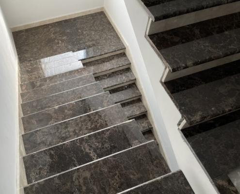 Облицовка лестницы мрамором в Ватутинках