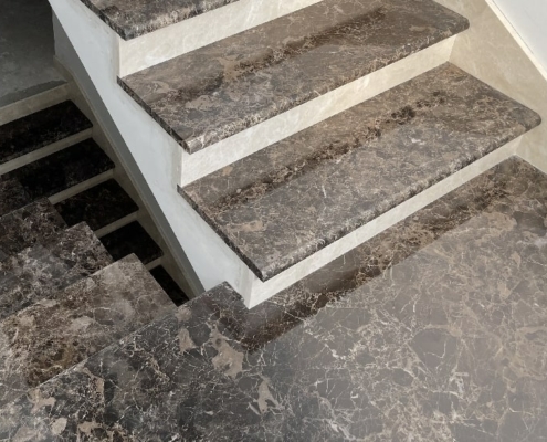 Облицовка лестницы мрамором в Ватутинках